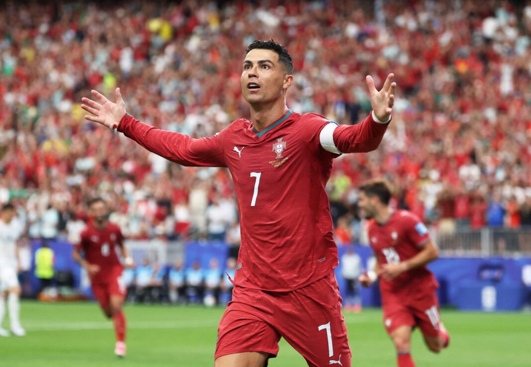 Estadio de fútbol con banderas de países durante el Mundial 2026