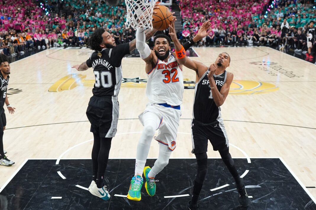 Partido de la NBA entre New York Knicks y San Antonio Spurs