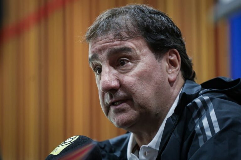 Néstor Lorenzo en rueda de prensa