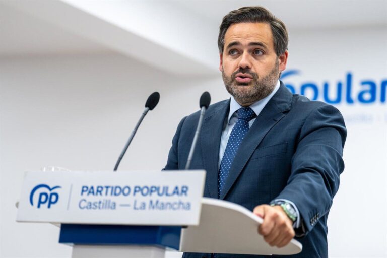 Paco Núñez, presidente del PP de Castilla-La Mancha, habla ante medios en Toledo