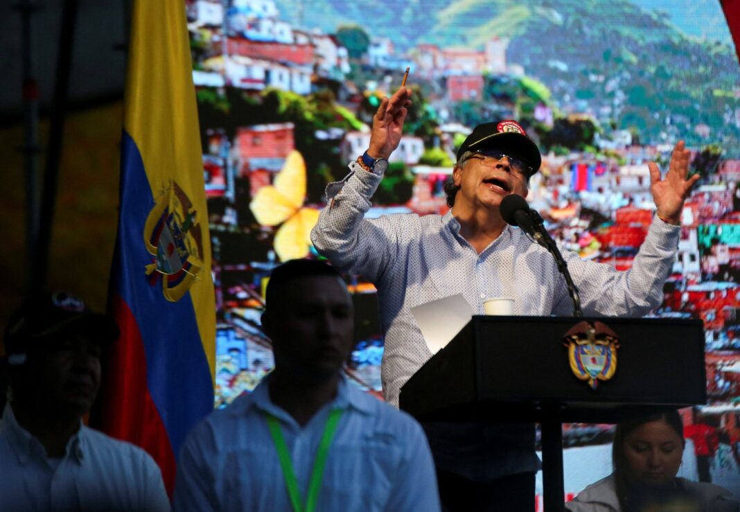 Gustavo Petro durante evento en Cali
