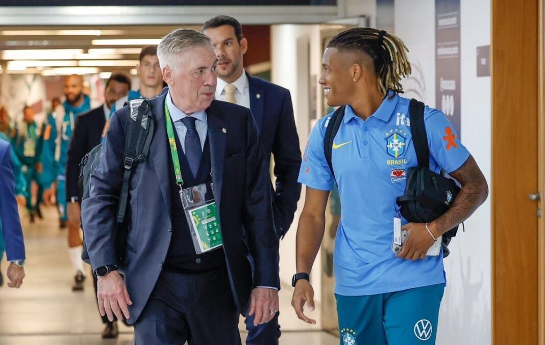 Carlo Ancelotti dirige el entrenamiento de la selección brasileña en Basking Ridge