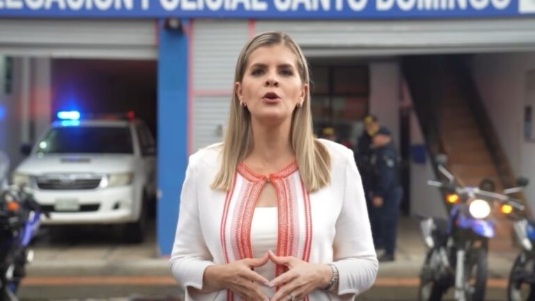 Presidenta de Costa Rica Laura Fernández en cadena nacional