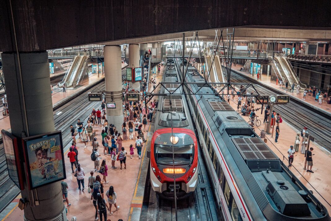 Tren de Renfe en una estación