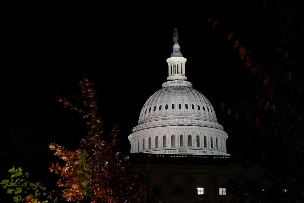 Sesión del Senado de Estados Unidos durante la votación sobre poderes de guerra con Irán