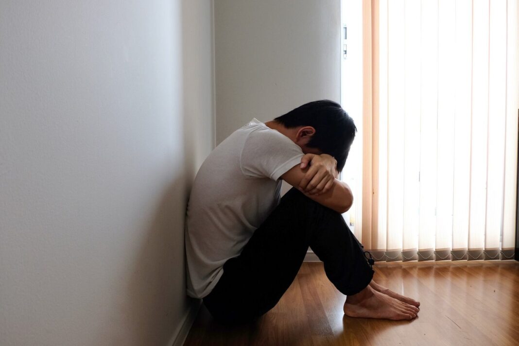 Niño y adolescente en consultorio psiquiátrico