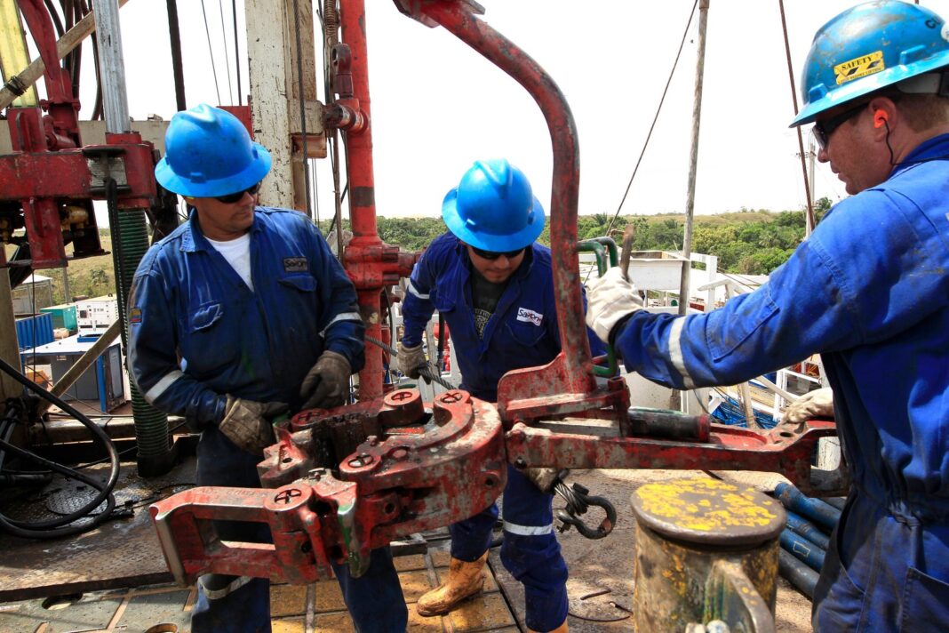 Vista de instalaciones petroleras en Puerto Gaitán, Meta