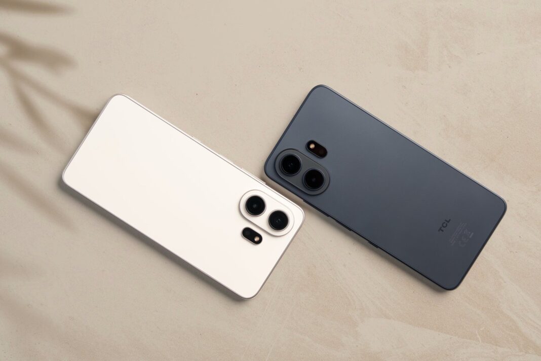 TCL Nxtpaper 70 Pro mostrando su pantalla tipo papel