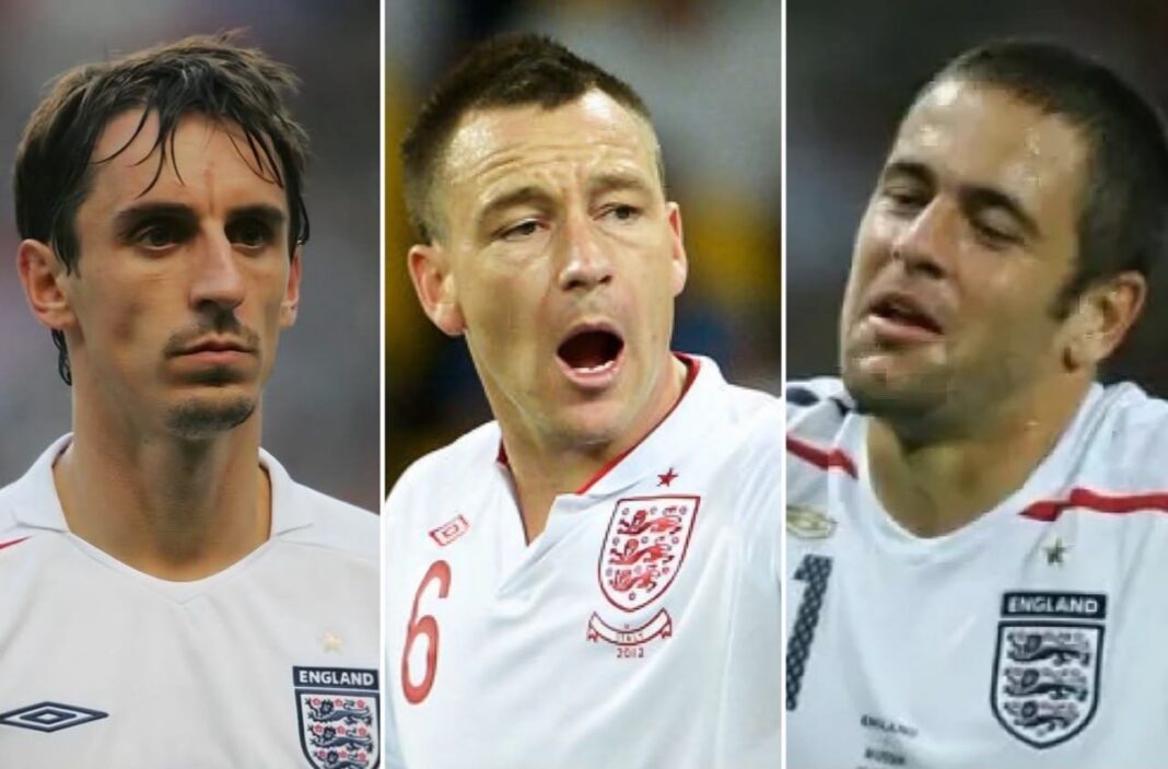 Exjugadores ingleses John Terry y Gary Neville en una conferencia de prensa