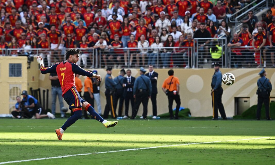 Ferrán Torres celebrando el gol en la final del Mundial 2026