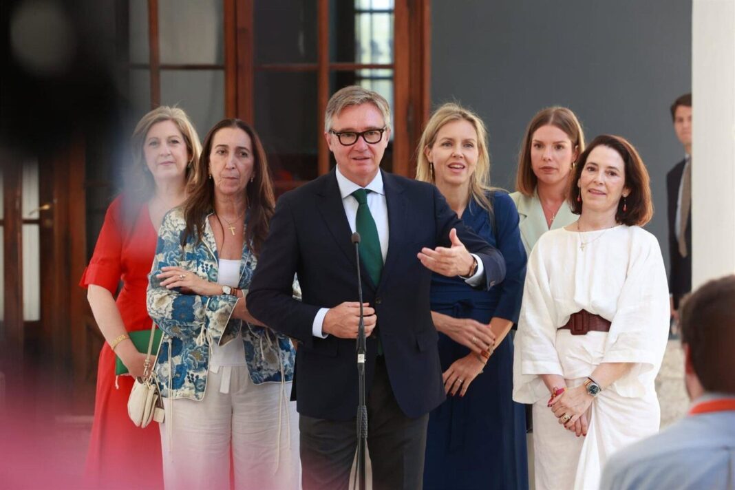 Manuel Gavira, portavoz de Vox, durante declaraciones tras la toma de posesión de Juanma Moreno