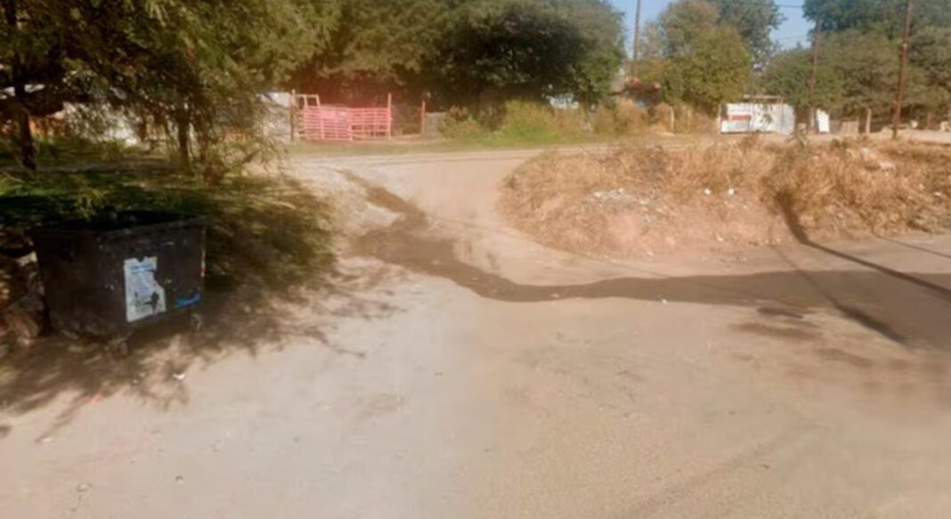 Policía en la puerta de una vivienda en Córdoba