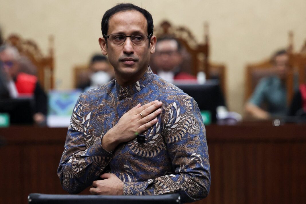 Nadiem Makarim sale del tribunal en Indonesia