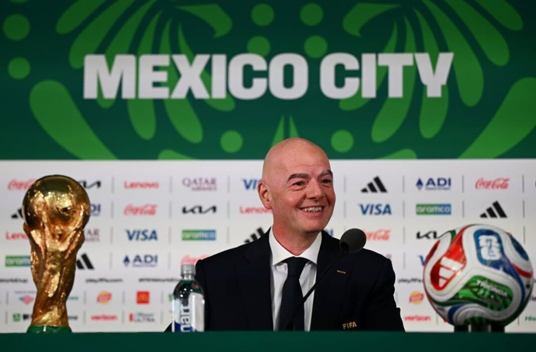 Gianni Infantino durante un anuncio sobre el programa FIFA Forward Enterprise