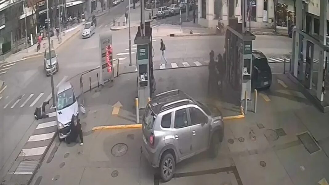 Cámaras de seguridad registran el momento del atropello en Mar del Plata