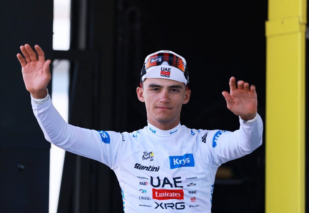 Isaac del Toro durante la etapa 13 del Tour de Francia 2026