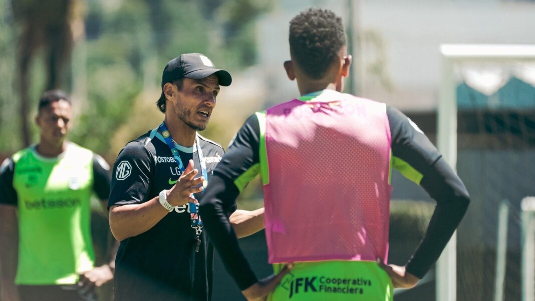 Lucas González, entrenador de Atlético Nacional, en conferencia de prensa