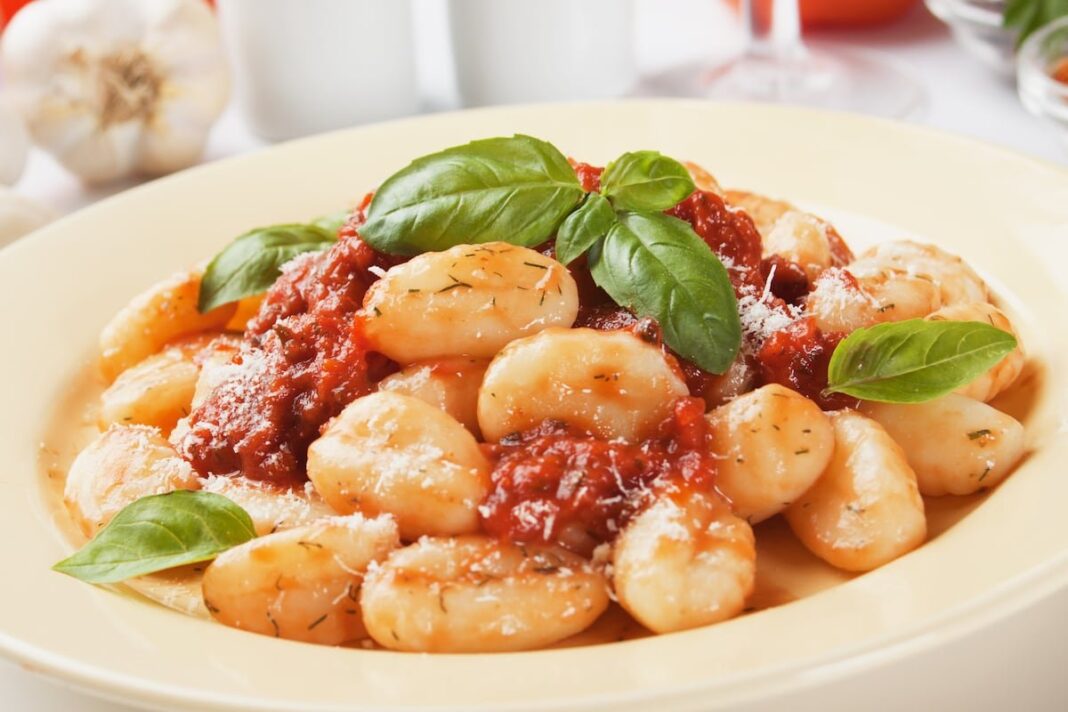 Ñoquis caseros con salsa de tomate