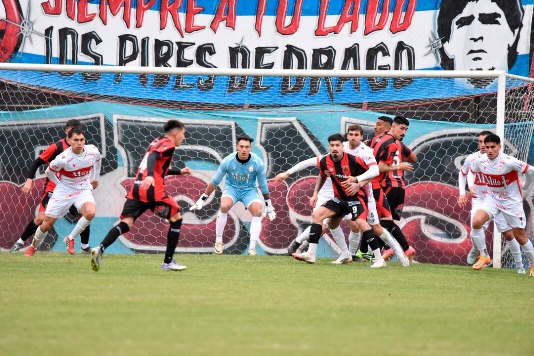 Partido de fútbol de la Primera Nacional entre Defensores de Belgrano y Deportivo Morón