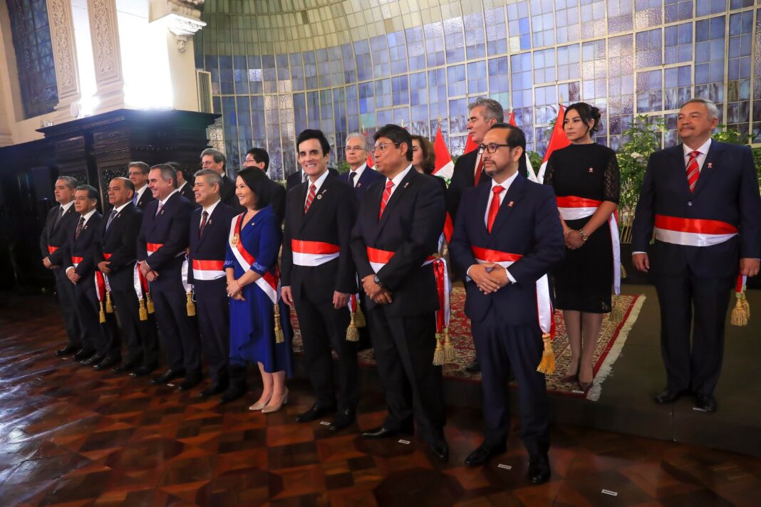 Montaje de fotos de Alberto Beingolea y Juan Sheput junto a la presidenta Keiko Fujimori