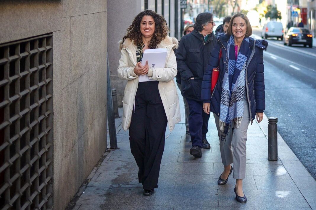 Reyes Maroto y Enma López en acto político del PSOE