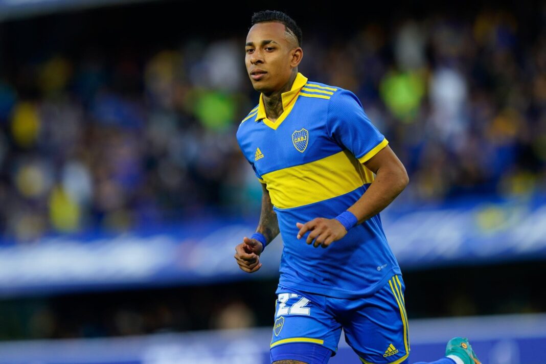 Sebastián Villa con la camiseta de Boca Juniors