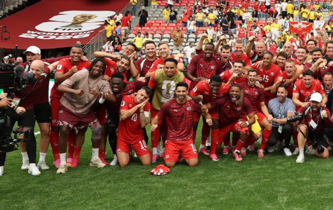 Jugadores de la selección de Suiza celebrando tras clasificar a cuartos de final del Mundial 2026