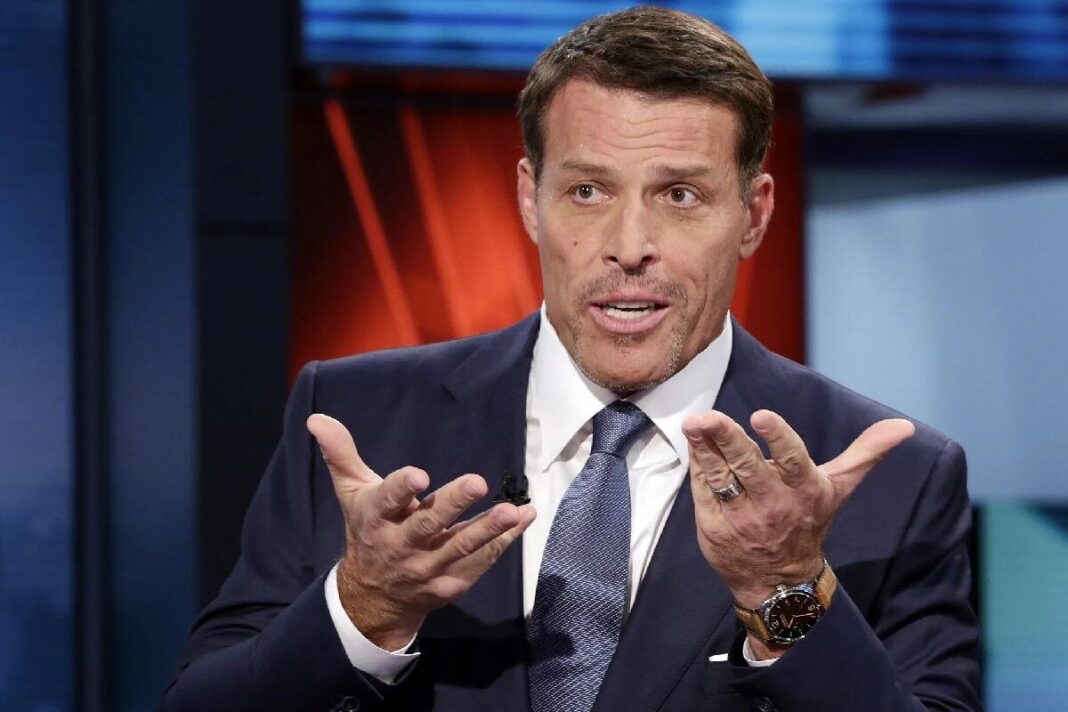 Tony Robbins durante una conferencia motivacional