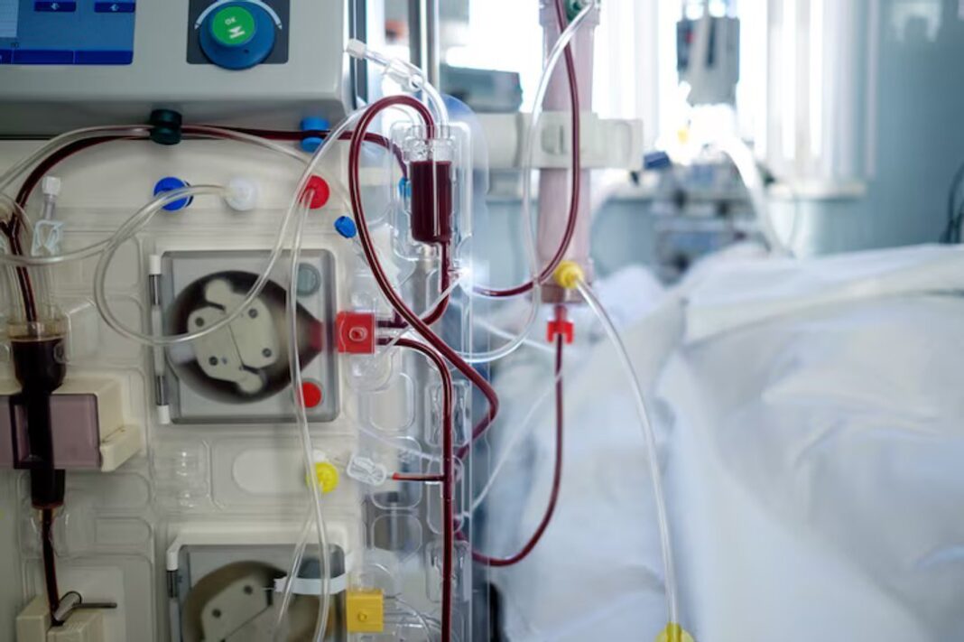 Centro de diálisis con equipamiento médico