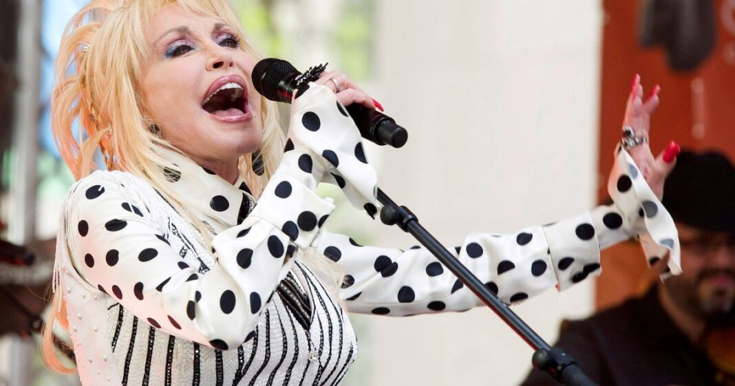 Dolly Parton en un escenario