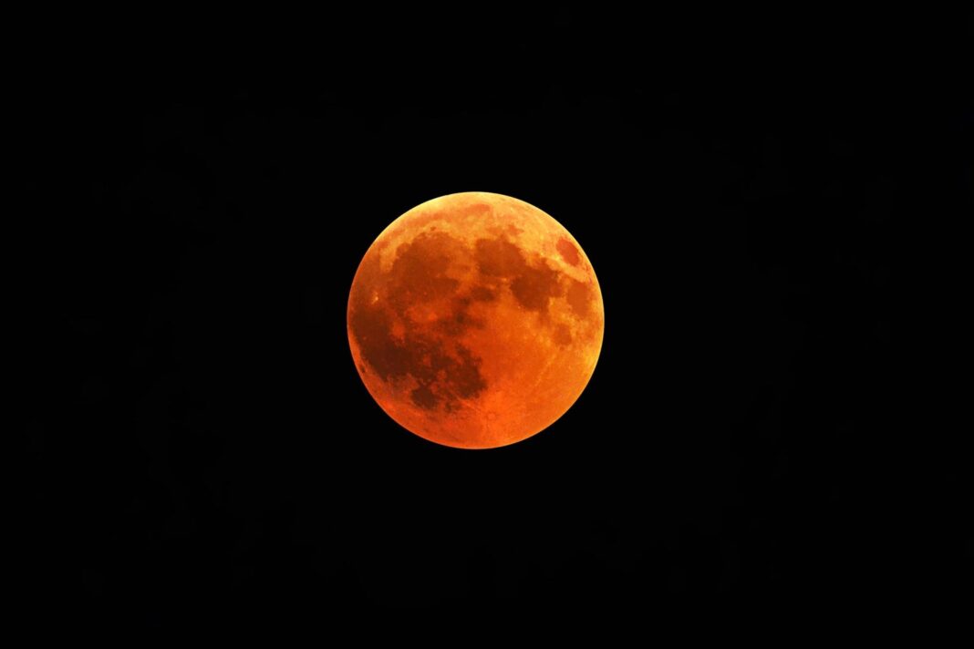 Eclipse lunar parcial visto desde Argentina