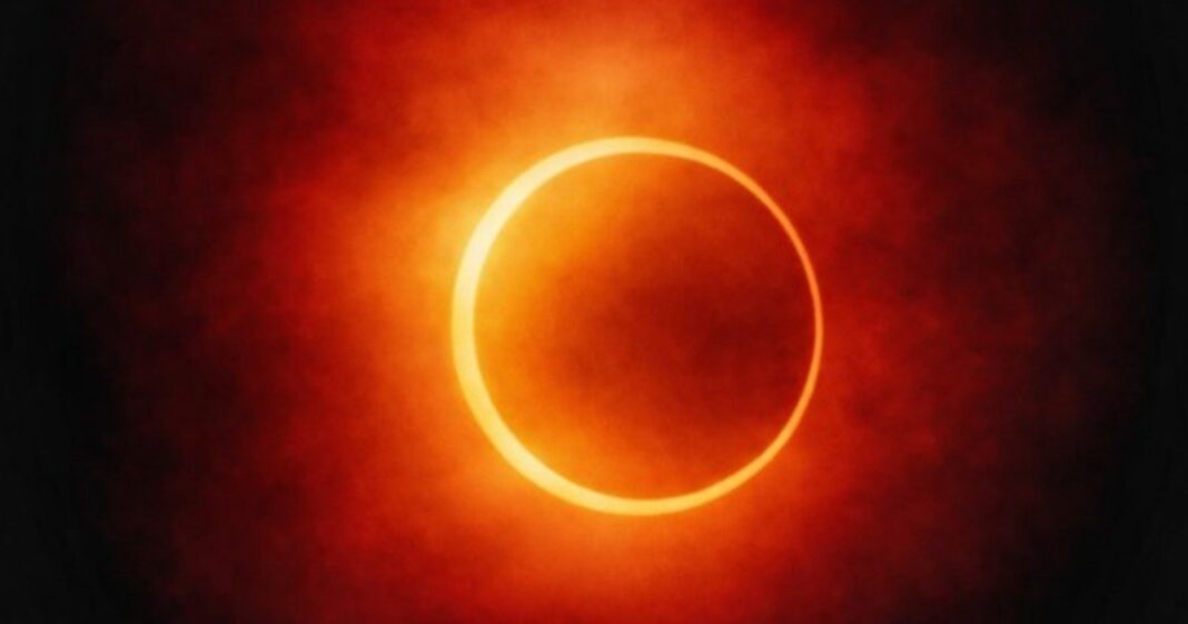 Ilustración de un eclipse solar y lunar en agosto