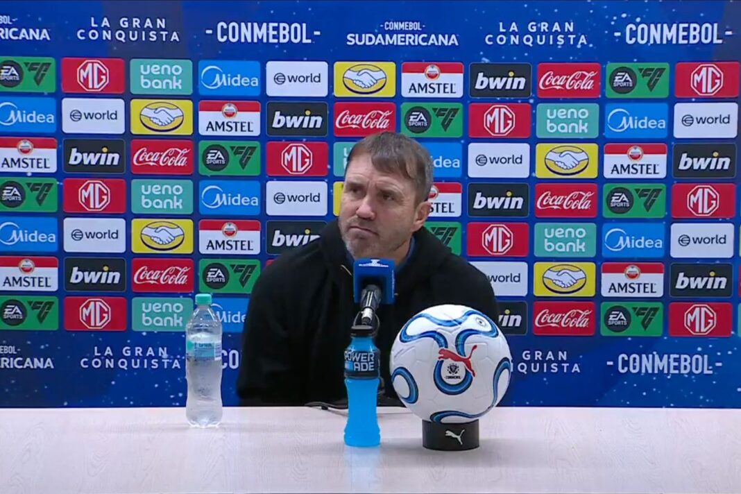 Eduardo Coudet en conferencia de prensa tras el empate de River ante Independiente Santa Fe
