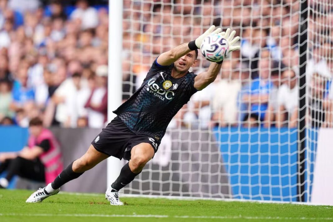 Emiliano Martínez durante su debut con el Chelsea