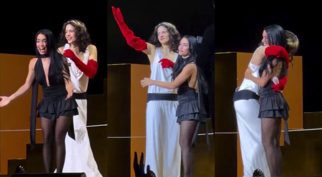 Lali Espósito y Rosalía en el escenario del Movistar Arena durante el Lux Tour