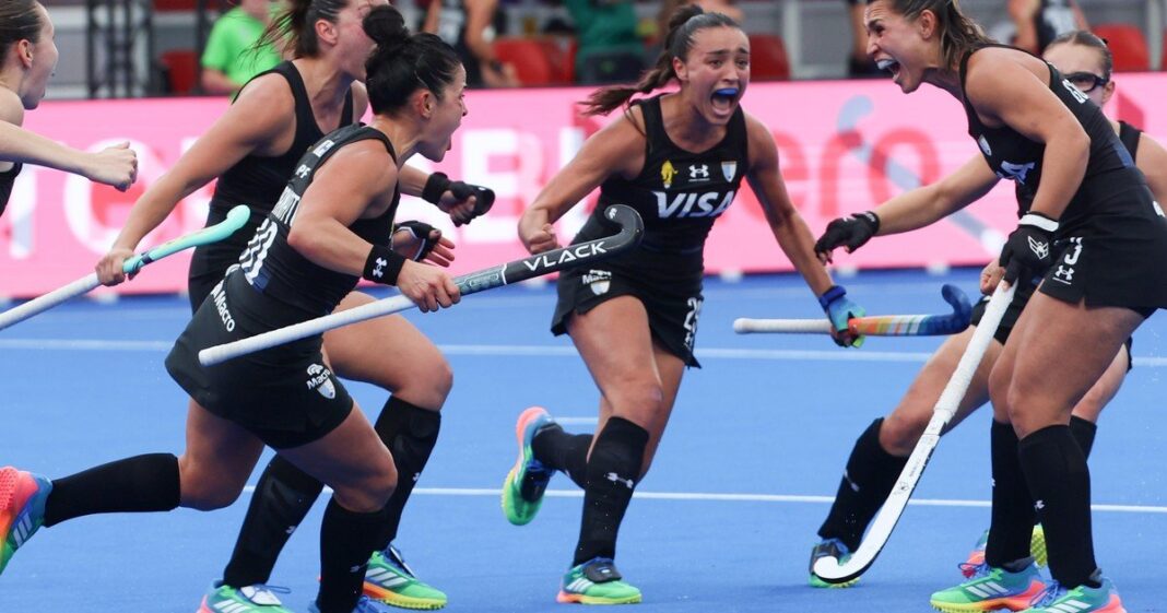 Equipo de Las Leonas celebrando un gol ante Alemania en el Mundial de Hockey