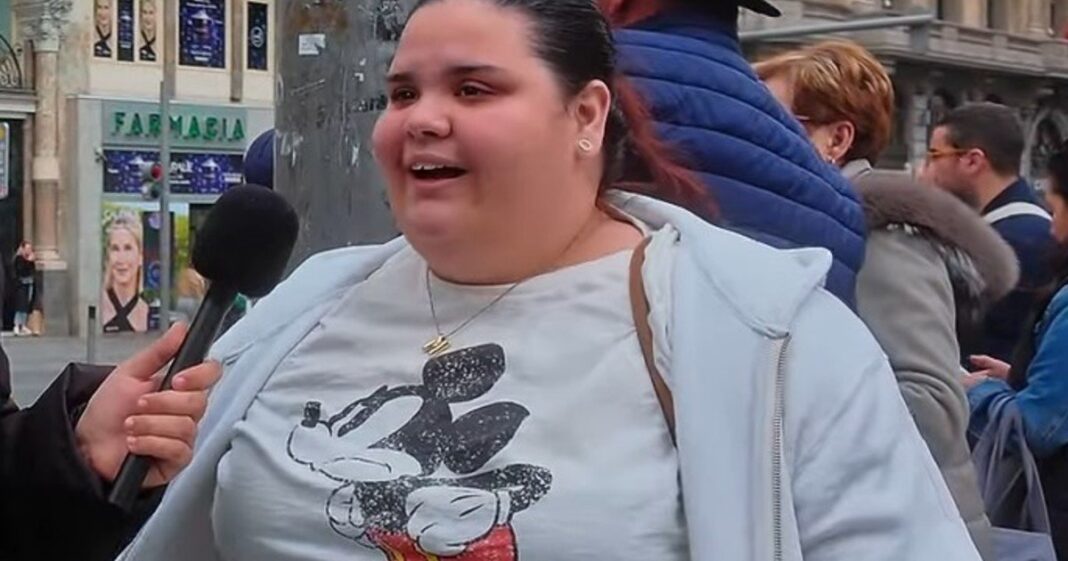 Mariana, cuidadora venezolana en Madrid, junto a una ventana