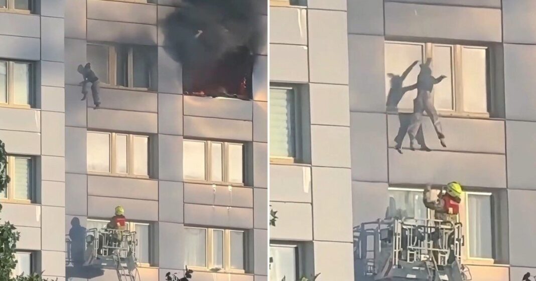 Mujer saltando desde un edificio en llamas a la canasta de una escalera de bomberos en Berlín