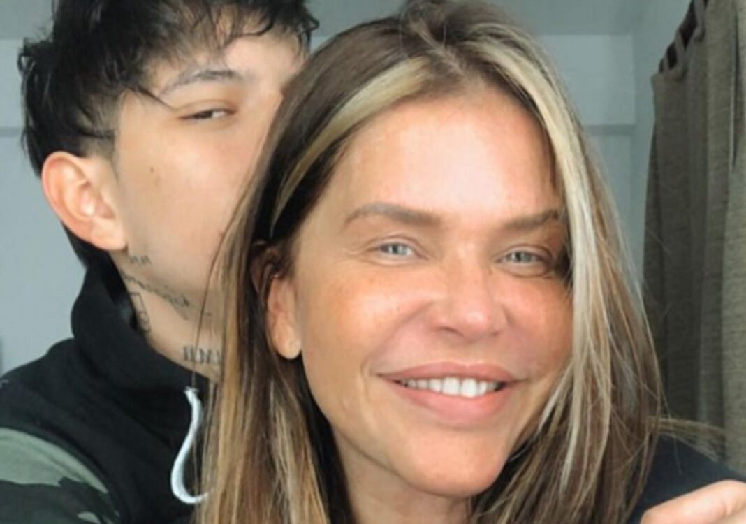 Nazarena Vélez y su hijo Chino Agostini en una fotografía actual