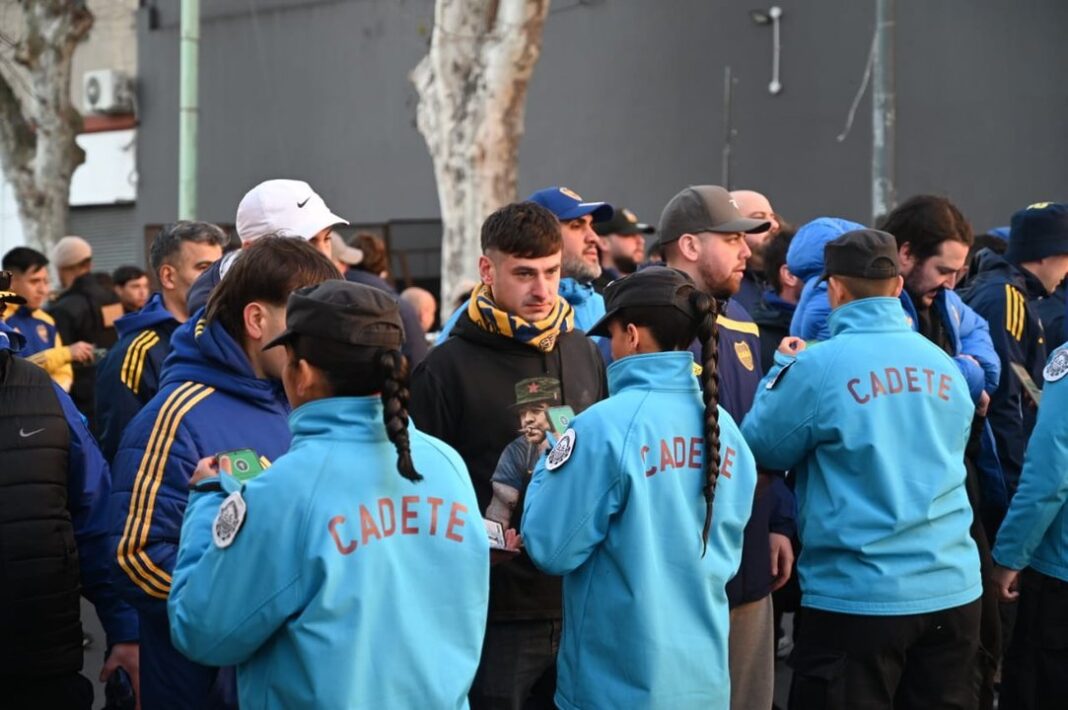 Operativo policial en estadio de Huracán durante partido Boca-Vélez