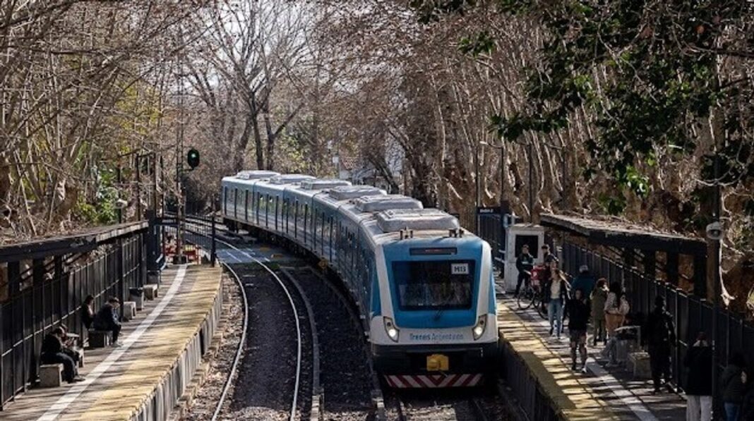 Trenes del AMBA en estación