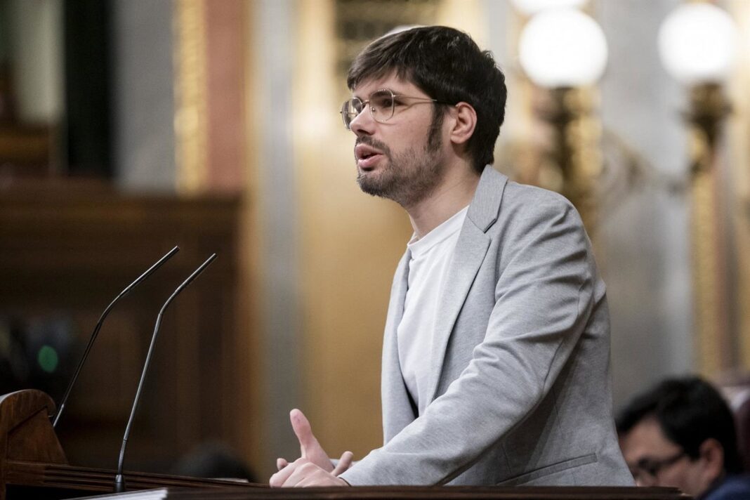 Lander Martínez, diputado de Sumar, en una rueda de prensa