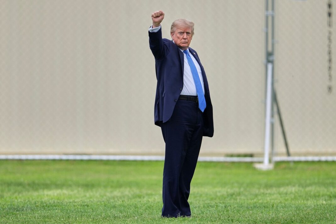 Donald Trump anunciando acuerdo petrolero con Venezuela