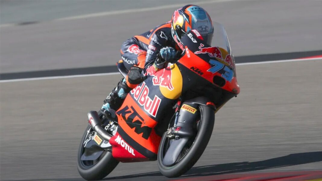 Valentín Perrone en el podio del Gran Premio de Gran Bretaña de Moto3
