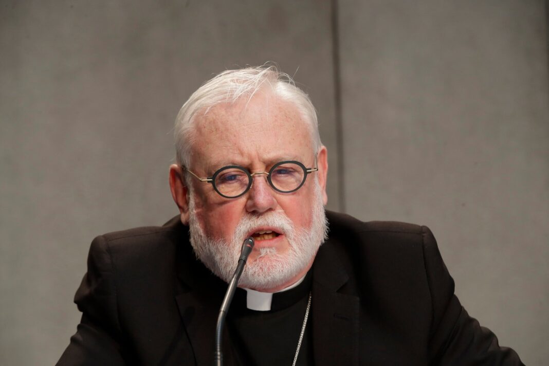 Arzobispo Paul Richard Gallagher en el Vaticano