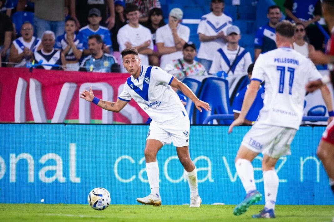 Florián Monzón con la camiseta de Vélez