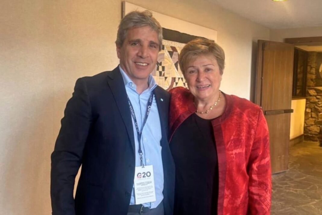 Luis Caputo y Scott Bessent en la cumbre del G-20 en Asheville