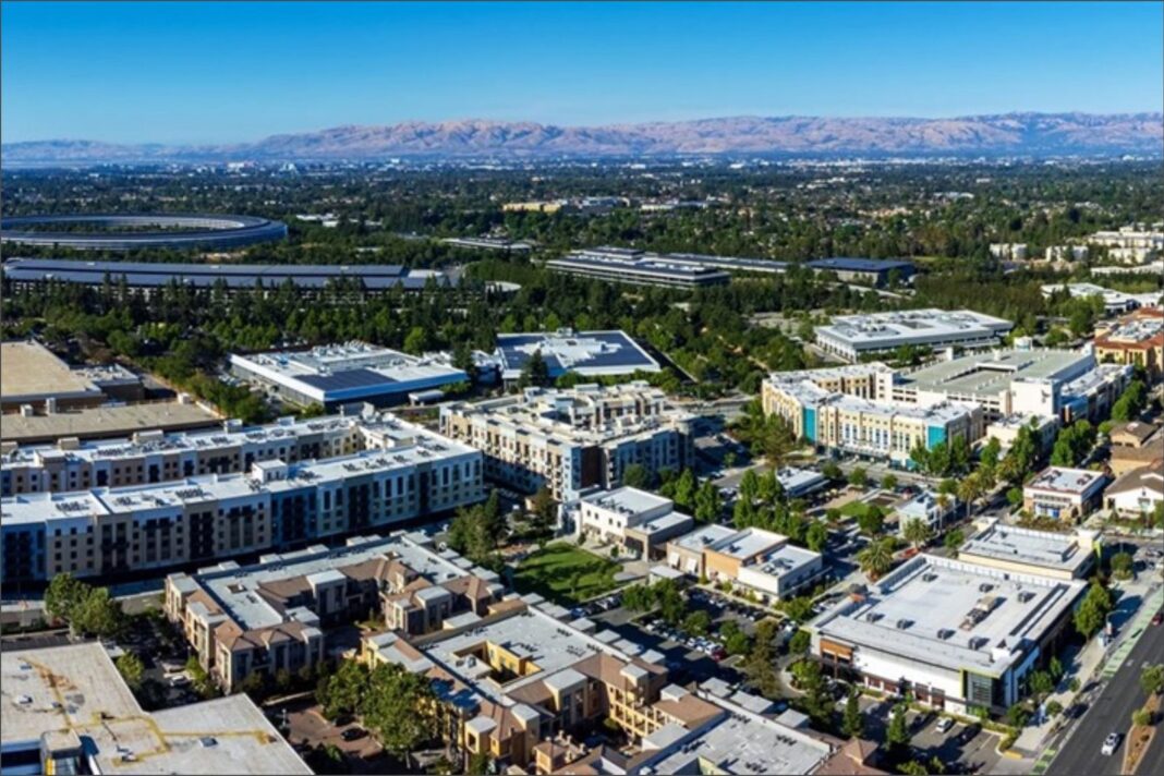 Vista de Cupertino, California, con edificios de alta tecnología