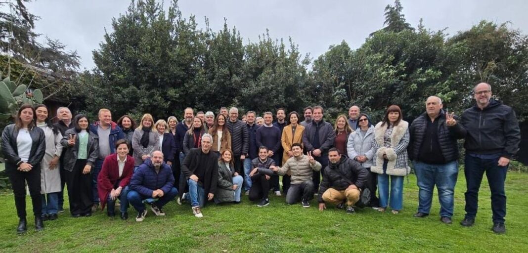 Dirigentes del Frente Renovador reunidos en Pergamino