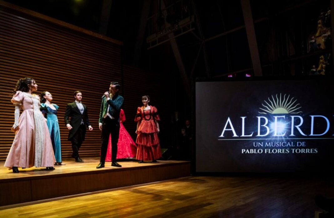 Ejemplar de la nueva edición de Bases de Alberdi con prólogo de Milei